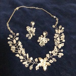 Necklace and earring set